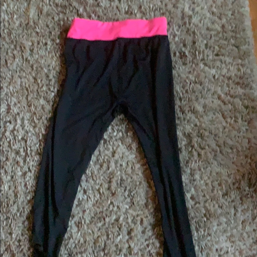 Black leggings with a pink strip on top